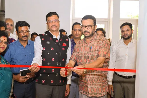 ରାଜସ୍ୱ ଓ ବିପର୍ଯ୍ୟୟ ପରିଚାଳନା ବିଭାଗର ନବୀକୃତ ସମ୍ମିଳନୀ କକ୍ଷର ଶୁଭାରମ୍ଭ କଲେ ରାଜସ୍ୱ ମନ୍ତ୍ରୀ
