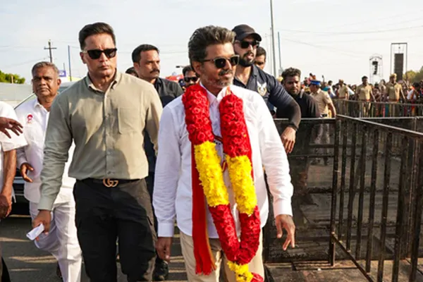 तमिलनाडु में बड़ा उलटफेर : शुरुआती रुझानों में टीवीके 'विजय' की ओर, सत्तारूढ़ डीएमके तीसरे नंबर पर