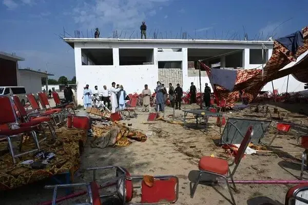 Pakistan: పాకిస్థాన్  సైనిక స్థావరంపై ఆత్మాహుతి దాడి.. 15 మంది మృతి!