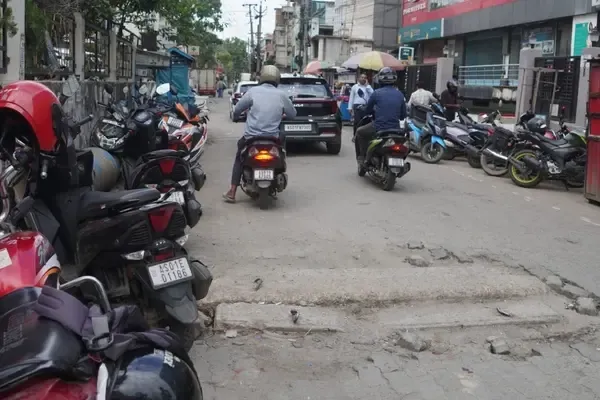 How Road Dividers Are Slowing Down Traffic in Guwahati's Beltola-Last Gate Corridor