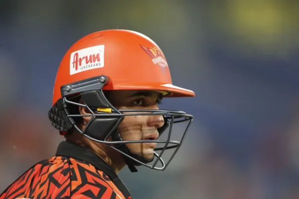 [WATCH] Abhishek Sharma Smashes Varun Chakravarthy For Huge Six In KKR vs SRH Clash