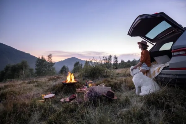 22-Year Old Without A Degree Discovered Her Forte Cosplaying CEOs While Living Out Of A Subaru: Here's How She Did It