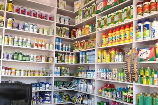 तीन कृषी सेवा केंद्रांचे परवाने निलंबित;पाच केंद्रांना ताकीद