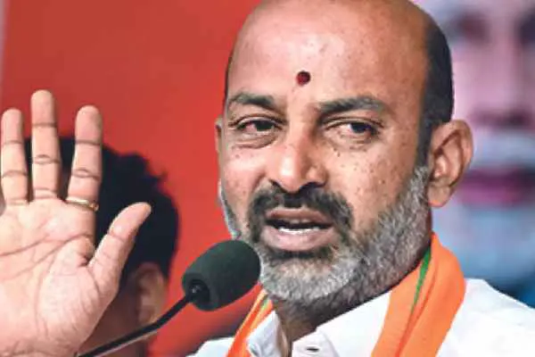 తప్పు చేయలేదు.. అయినా పోలీసులకు అప్పగించా: బండి సంజయ్