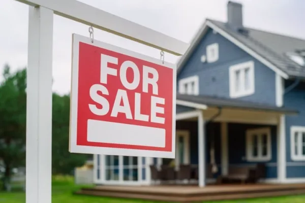 Real Home Prices Plunge To Lowest Level Since 2014: Are Luxury Sales 'Inflating' Data?