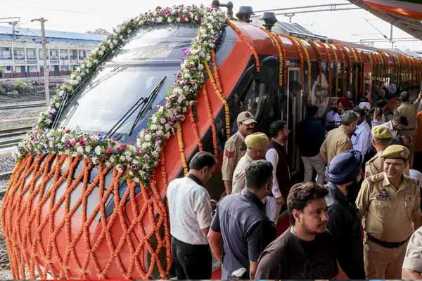 ಕಣಿವೆ ರಾಜ್ಯದ ದಶಕಗಳ ಕನಸು ನನಸು: ಶ್ರೀನಗರ-ಜಮ್ಮು ನೇರ ವಂದೇ ಭಾರತ್ ರೈಲು ಸೇವೆಗೆ ಹಸಿರು ನಿಶಾನೆ!