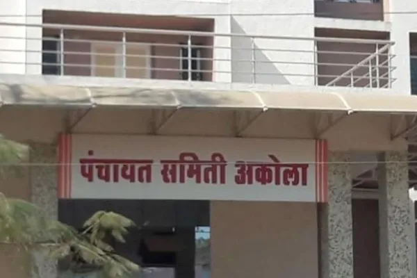 तीस हजारांची लाच स्वीकारताना महिला अभियंता अटकेत