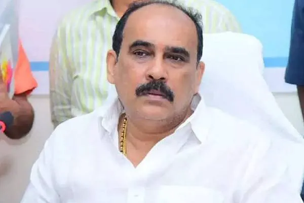 జగన్ మూర్ఖుడు,  పార్టీని నడపడం  చేతకాదు : బాలినేని