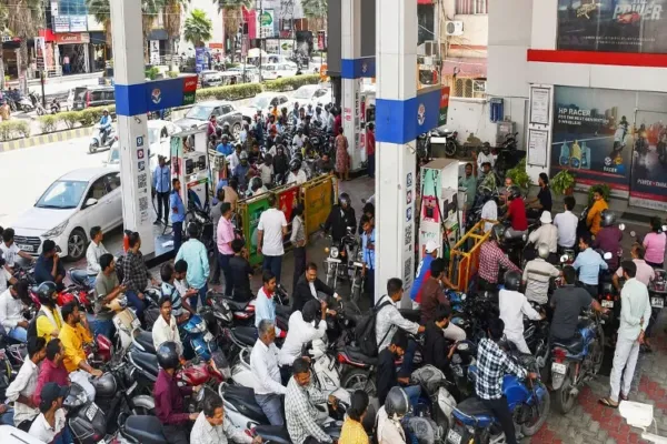 ایندھن کی قیمتوں میں ریاستوں کے درمیان بڑا فرق، وی اے ٹی اور مقامی ٹیکس ذمہ دار قرار