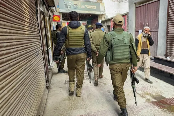 श्रीनगरमध्ये आंतरराज्यीय जाळे उद्ध्वस्त