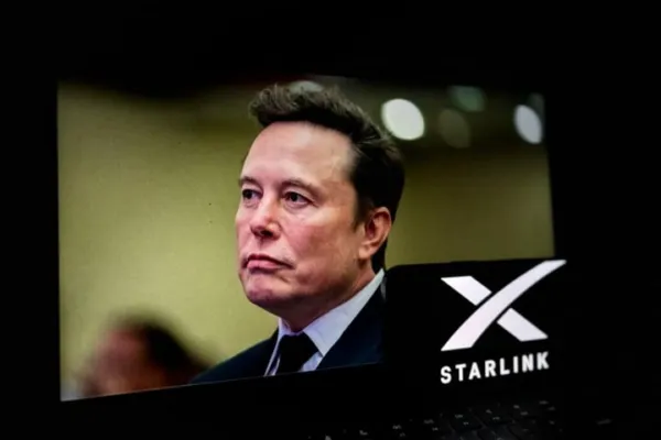 Berkshire Vs. Musk: Buffett Successor Bets On Only Big US Airline Not Using Starlink