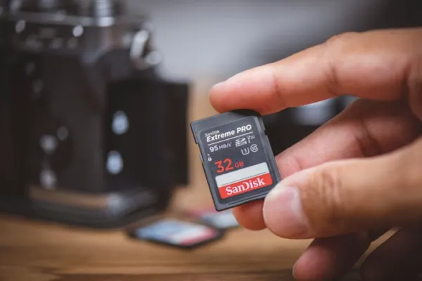 What's Going On With Sandisk Shares on Monday?