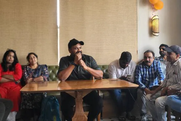 హెల్మెట్ పెట్టుకోండి.. మోహన్ బాబుపై సెటైర్‌