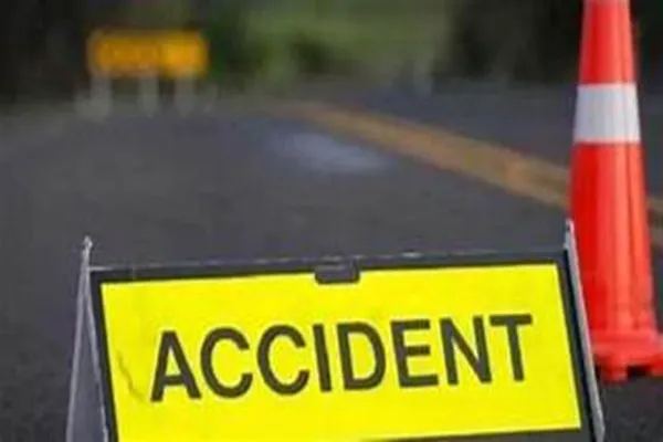 Chatra News :  कार-बाइक की टक्कर में दो युवकों की मौत, दो की हालत गंभीर