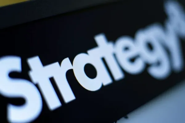 MSTR Stock May Bottom After 'Final Shakeout' Toward $90-$100, Says Analyst: '...A Buy Signal'