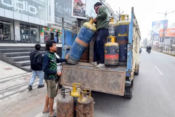तेल विपणन कंपनियों का कहना है कि LPG, पेट्रोल और डीज़ल की आपूर्ति में कोई बाधा नहीं है