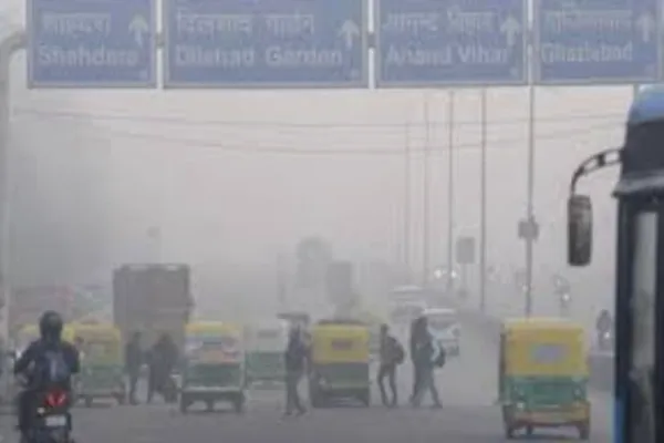 दिल्ली में बादल छाए रहने का अनुमान, वायु गुणवत्ता मध्यम श्रेणी में
