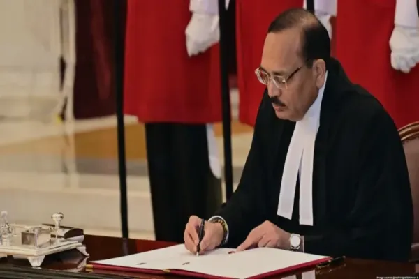 کچھ بے روزگار نوجوان کاکروچ کی طرح ہوتے ہیں، وہ نظام پر حملہ کرتے ہیں: سی جے آئی سوریا کانت