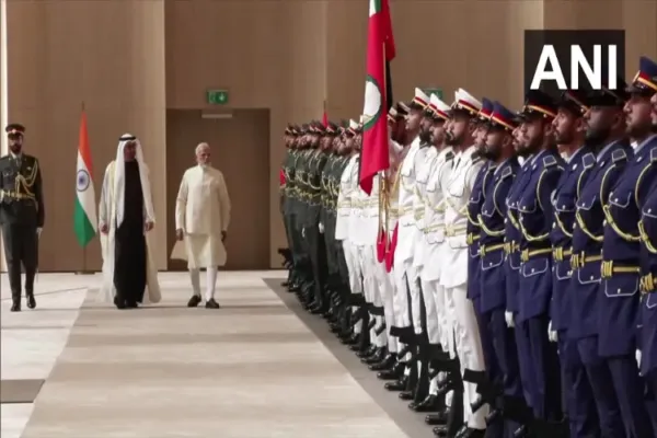 مودی پانچ ملکوں کے دورے کے پہلے مرحلے میں یو اے ای پہنچے