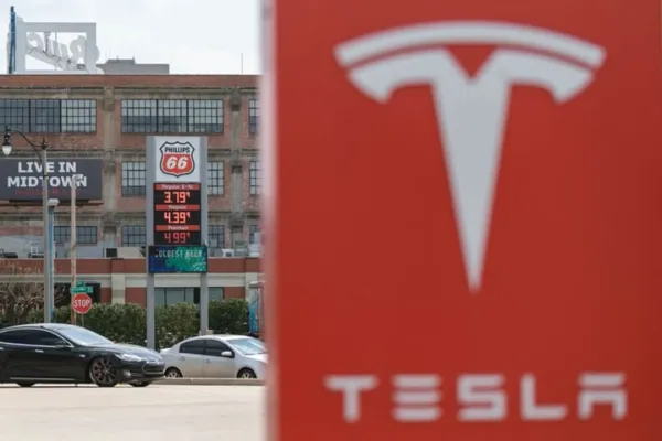Top Analyst Just Downgraded Tesla Despite EV Dominance - Says TSLA Stock Is Still Too Expensive As He Warns Of A 'Choppy' 2026 Trading Storm Ahead