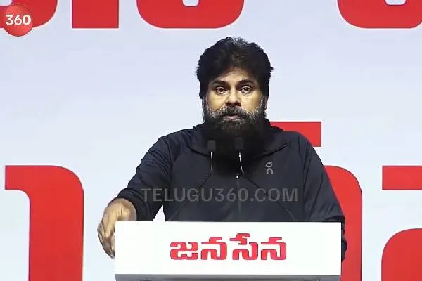 వాళ్లది ఊళ్లో పెళ్లికి కుక్కల హడావుడి : పవన్