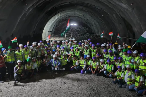 मुंबई- अहमदाबाद बुलेट ट्रेन प्रकल्पासाठी महाराष्ट्रातील तिसऱ्या बोगद्याच्या निर्मितीचे कार्य यशस्वी
