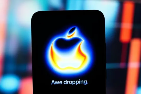 Apple's Incoming CEO John Ternus To Face 'Turbulent' Seas Over iPhone Maker's AI and Innovation Gap, Analysts Warn