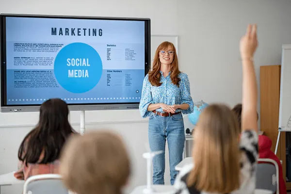 Why Are Companies Adopting LinkedIn Post Content Generators AI?