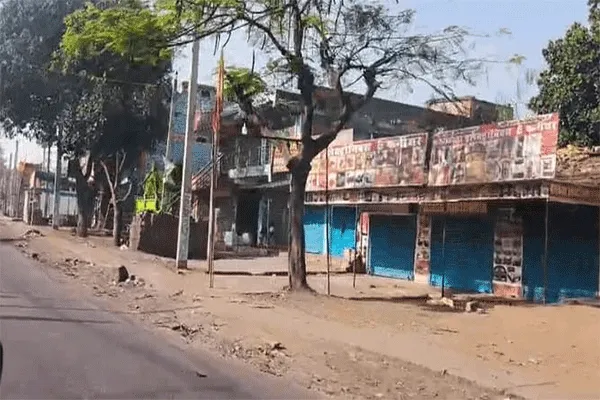 प्राथमिकी दर्ज करने के विरोध में बालूमाथ बंद, सड़कों पर पसरा सन्‍नाटा