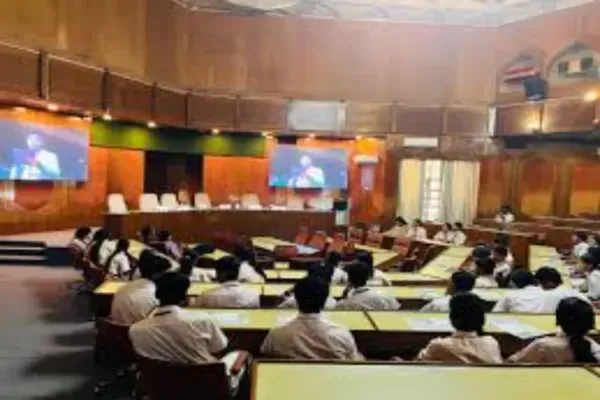स्कूल ऑफ मैनेजमेंट एंड बिजनेस स्टडीज में समर कैंप