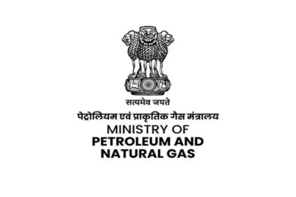 पेट्रोलियम और प्राकृतिक गैस मंत्रालय ने ईंधन आपूर्ति की स्थिति पर समीक्षा बैठक की