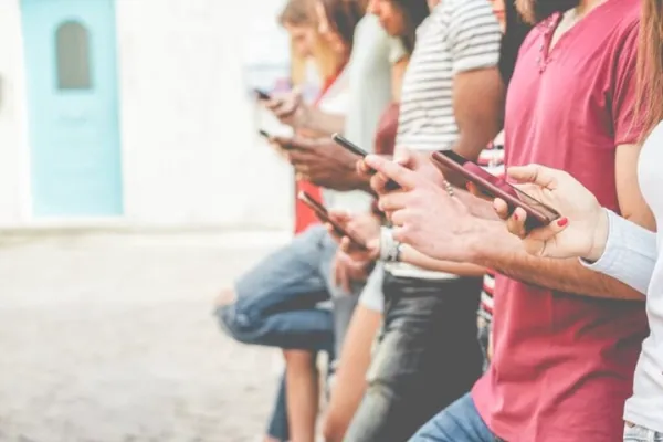 Analysts Say Agentic AI Will Power One-Third Of Smartphones Within Two Years