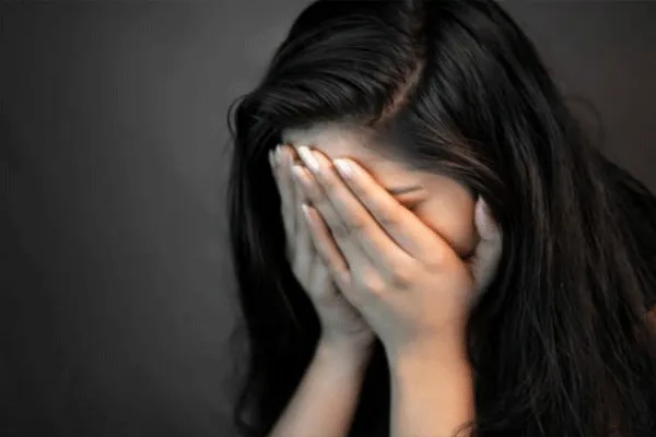 'तुझा फोटो व्हायरल करेल...' आणि युवतीने उचलले धक्कादायक पाऊल