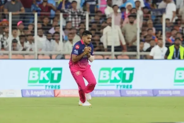 13, 15 ఓవర్లలో బిష్ణోయ్ (4 వికెట్లు) విధ్వంసం