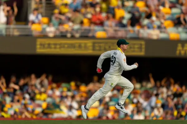 [WATCH]- Steve Smith Grabs Stunning One-Handed Catch To Break Key Stand On Day 4 Of Ashes 2nd Test