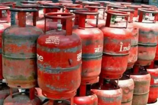 ஒரேயடியாக 993 ரூபாய் விலை உயர்வு - 5 மாநில தேர்தல் தோல்வியால் பழிவாங்கலா?