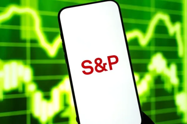 S&P 500 Hits Record Highs, Snowflake Jumps 37% On AI Boom: Stock Market Today