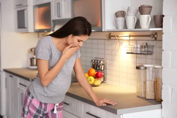 मतली और उल्टी से छुटकारा-प्रेगनेंसी में ये टिप्स जरूर अपनाएं
