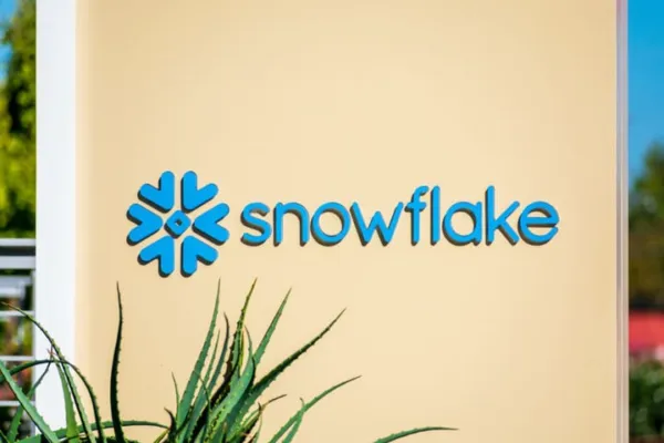Snowflake's AI Moment Is Here: Analysts See 'Inflection' In Market Share Gains