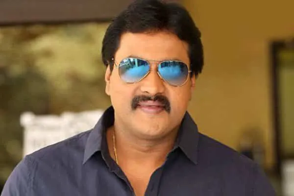 "సునీల్ కోసం ప్రత్యేక కథ. డైరెక్టర్‌గా రవి కె. చంద్రన్?"