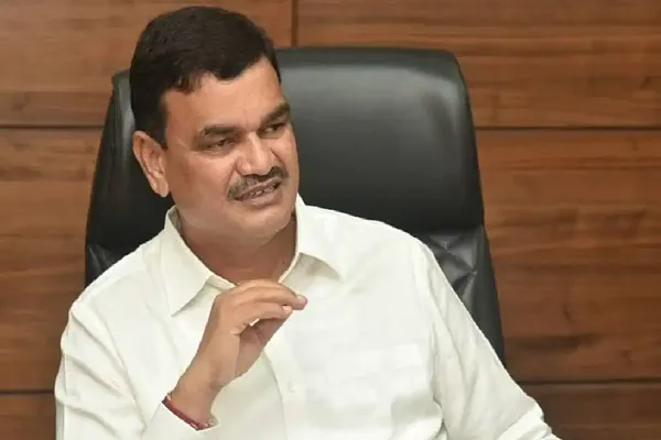 नियोजनबद्ध अंमलबजावणीतून जिल्ह्याच्या विकासाला गती : ना. दत्तात्रय भरणे