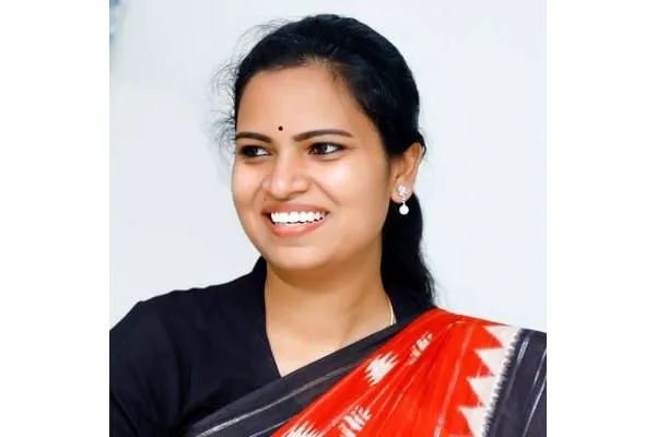 పాస్‌పోర్టు సరెండర్ చేసిన విడదల రజని!