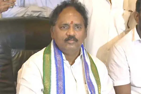 వైసీపీ వాసుపల్లి.సాక్షిని బ్యాన్ చేశారు!