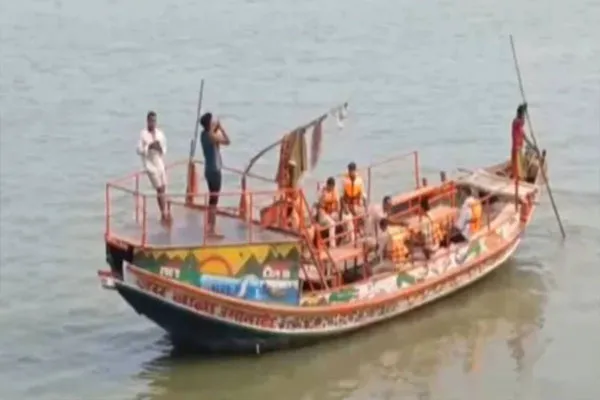 बिहारमध्ये गंगा घाटावर भीषण नाव दुर्घटना; 2 जणांचा मृत्यू, 5 जण बेपत्ता