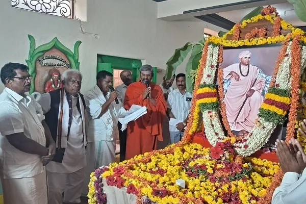 ಮಹಾನುಭಾವರ ಆದರ್ಶ ಅಳವಡಿಸಿಕೊಳ್ಳಲಿ