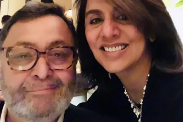 Neetu Kapoor shares picture with late Rishi Kapoor on 47th engagement anniversary