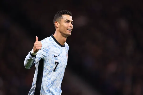 Cristiano Ronaldo Tops Messi & Neymar as World's Highest-Paid Footballer!