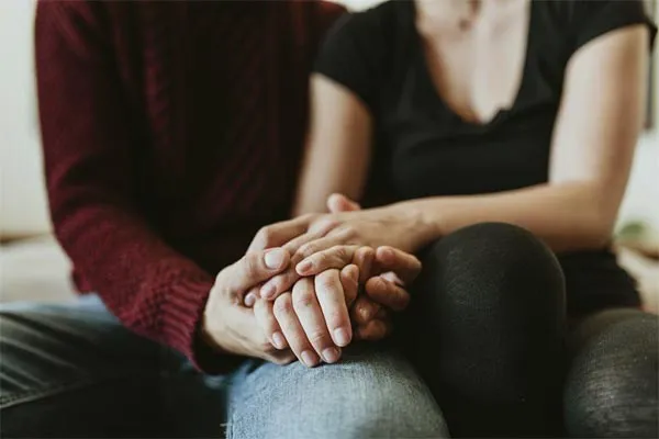 पुणे! फेक प्रोफाईल तयार करून महिलेला कोट्यावधी रुपयांना फसवलं.