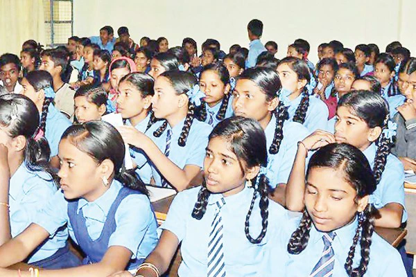ಶಾಲಾ ಪಠ್ಯಗಳ ಸಿಲೆಬಸ್ ಕಡಿತ:  ಸಚಿವ ಸುರೇಶ್ ಕುಮಾರ್  ಇಂಗಿತ