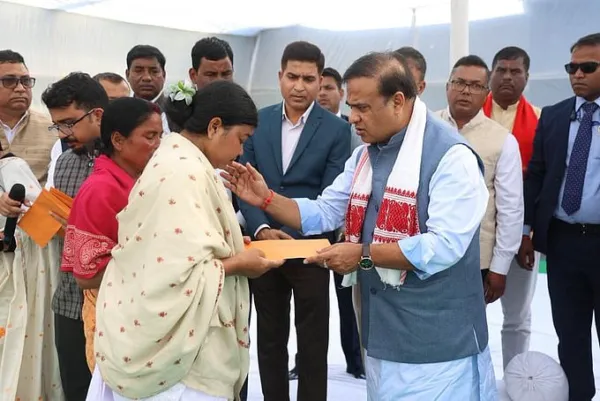 Assam CM Hands Over Ex Gratia to Families of Arunachal Crash Victims in Tinsukia